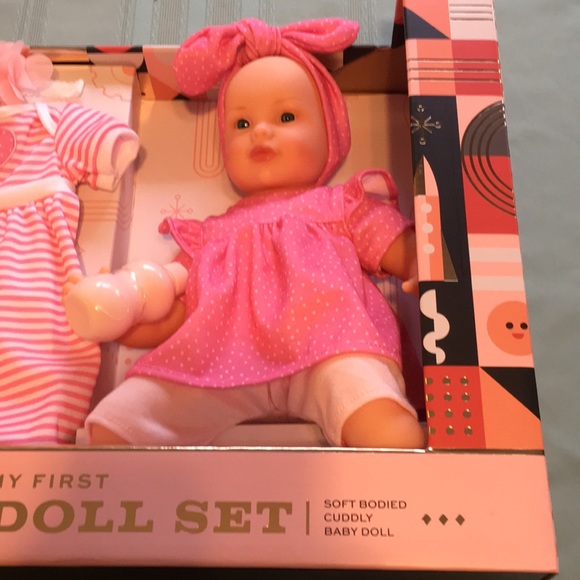 F.A.O. SCHWARZ My first Baby Doll 7 Piece set NEW Soft skin Clothes & headbands - Picture 2 of 4